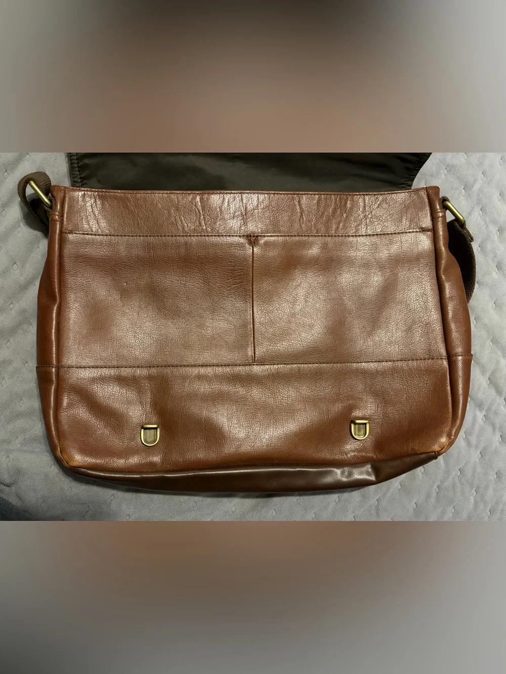 Fossil Chestnut Brown Leather Messenger Bag with Brass Hardware